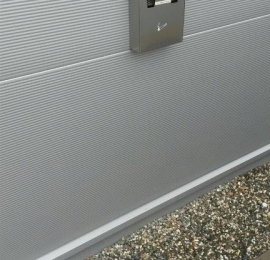 zapewnienie bezpiecznych popielniczek i znaków